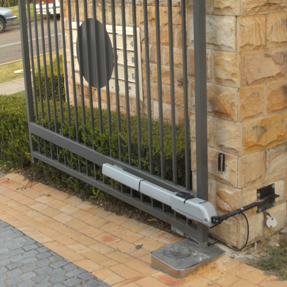 Jasa Pemasangan Mesin Otomatis Pintu Swing di Bali